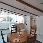 Vela